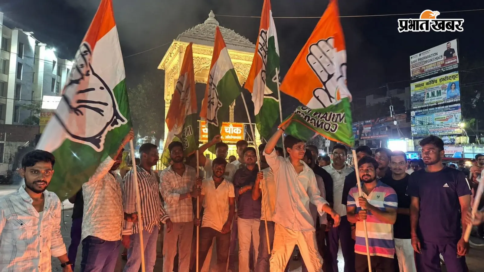 जंतर-मंतर छात्र आंदोलन के समर्थन में औरंगाबाद में प्रदर्शन, युवा कांग्रेस ने फूंका टायर
