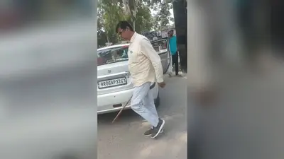 वैशाली: पातेपुर में बीएओ और ई-रिक्शा चालक के बीच सड़क पर हाई-वोल्टेज ड्रामा, वीडियो सोशल मीडिया पर वायरल