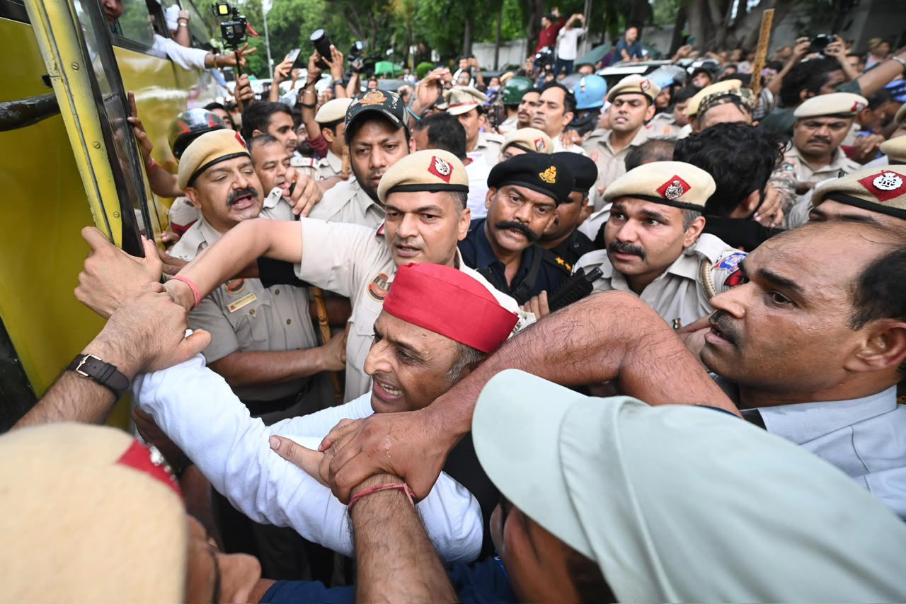 सपा-कांग्रेस ने साथ मिलकर खोला मोर्चा