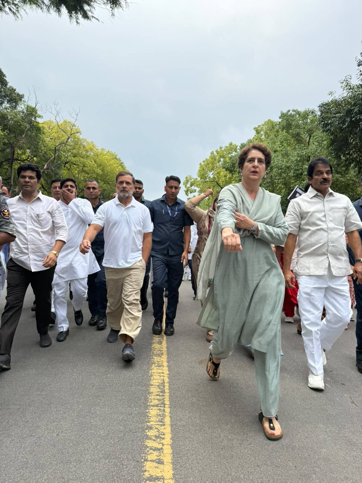 प्रियंका गांधी का सरकार पर निशाना