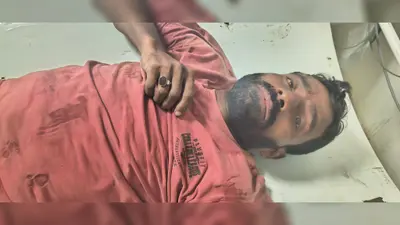 सीवान जंक्शन पर इंतजार कर रहे यात्री की बिगड़ी तबीयत, बेहोश होकर गिरा, आरपीएफ ने पहुंचाया अस्पताल