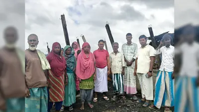 अमौर में भीषण आग से लाखों की संपत्ति राख, ई-रिक्शा, बाइक और चार बकरियां जलीं