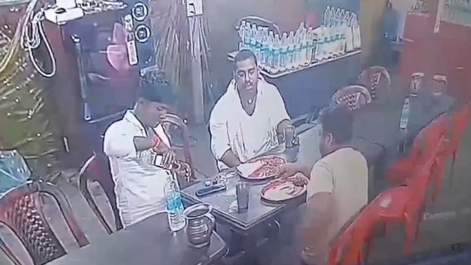 रामपुरहरी थाना के चौकीदार सह मुंशी का वीडियो वायरल