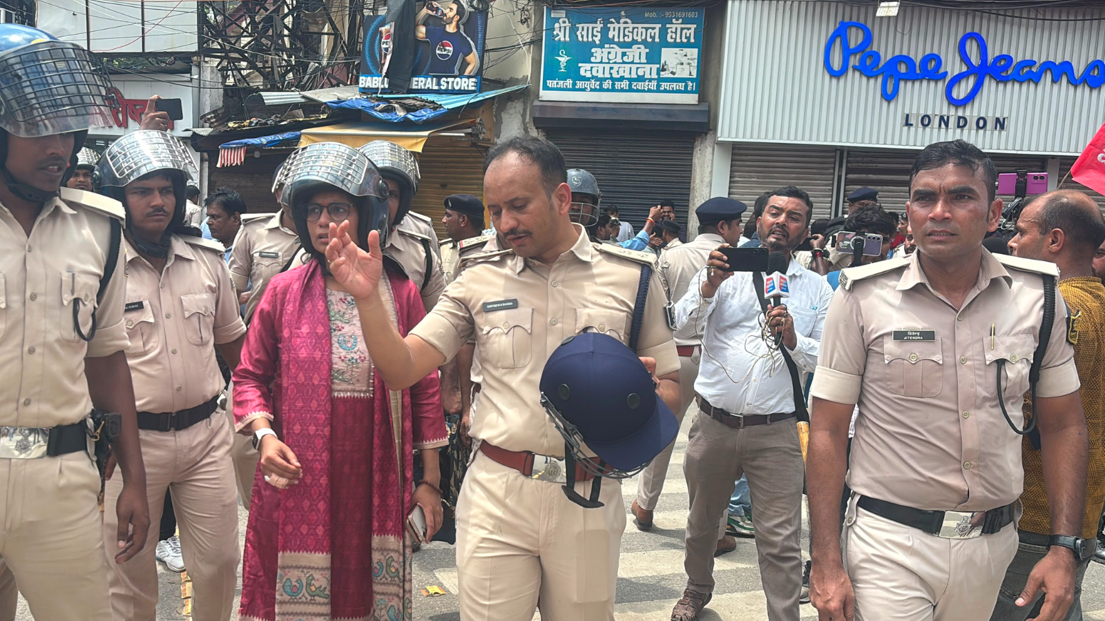 SSP कार्तिकेय शर्मा और SDM काम्या मिश्रा