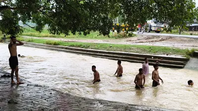औरंगाबाद: उन्थु सोन मुख्य नहर की तेज बहाव के बीच नहा रहे बच्चे, ग्रामीणों ने जताई चिंता