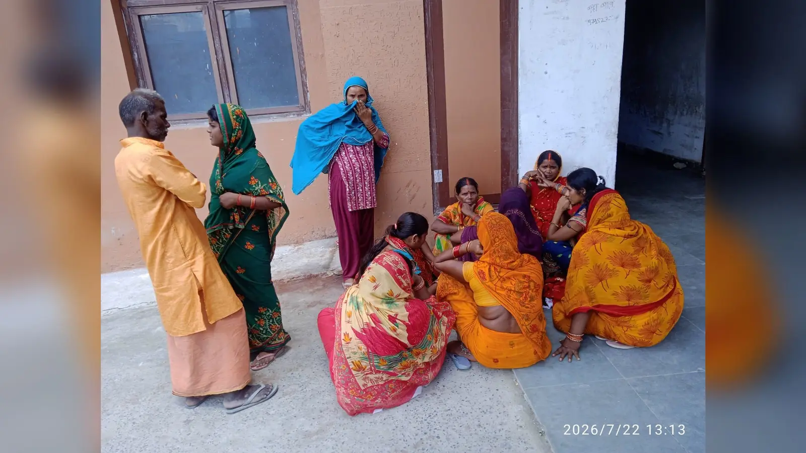 बेतिया: शादी के तीन महीने बाद नवविवाहिता की संदिग्ध मौत, मायके वालों ने लगाया दहेज हत्या का आरोप