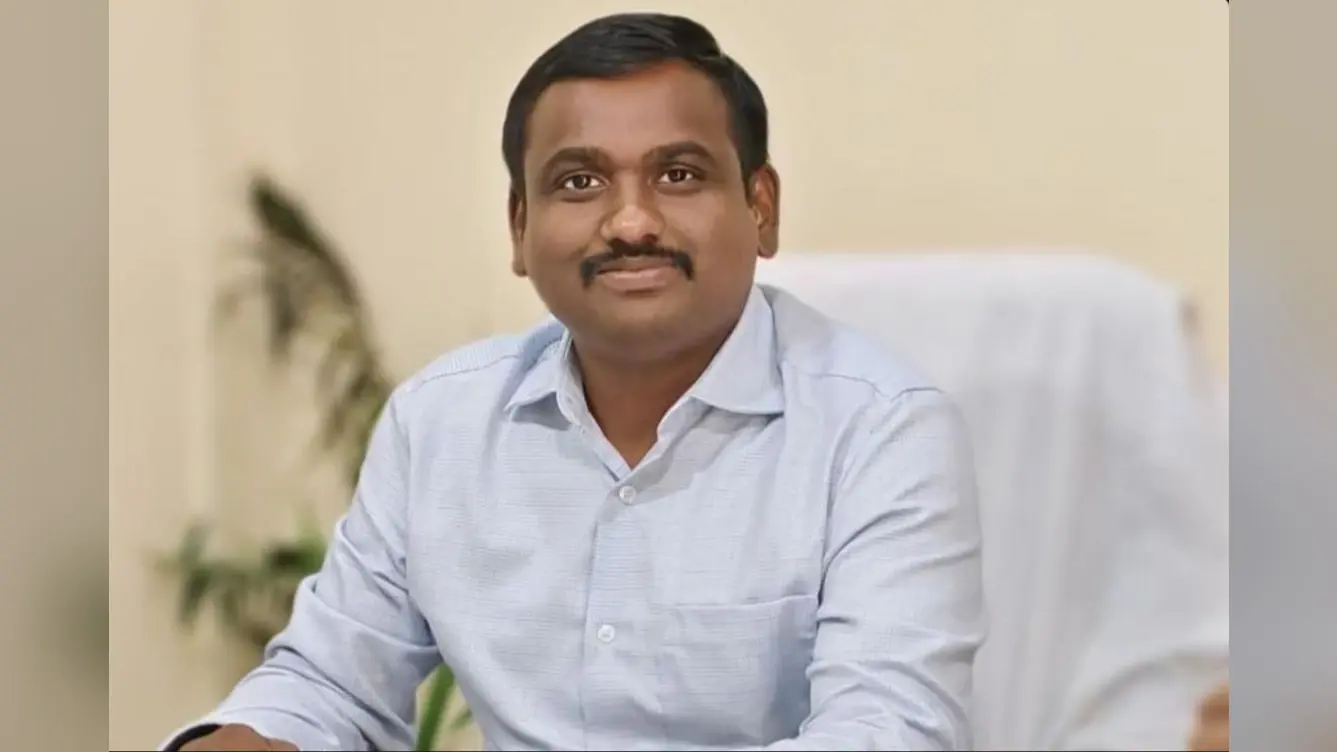 बेतिया: स्कूल समय में शिक्षा कार्यालयों में शिक्षकों की नो एंट्री, डीईओ ने दिए सख्त निर्देश
