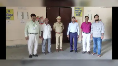 सीवान: पंचायत चुनाव से पहले डीएम-एसपी ने किया ईवीएम-वीवीपैट वेयरहाउस का निरीक्षण, सुरक्षा व्यवस्था परखा