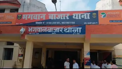 सारण में निजी स्कूल के शिक्षक पर छात्रा से छेड़छाड़ का आरोप, हंगामे के बाद पुलिस ने लिया हिरासत में