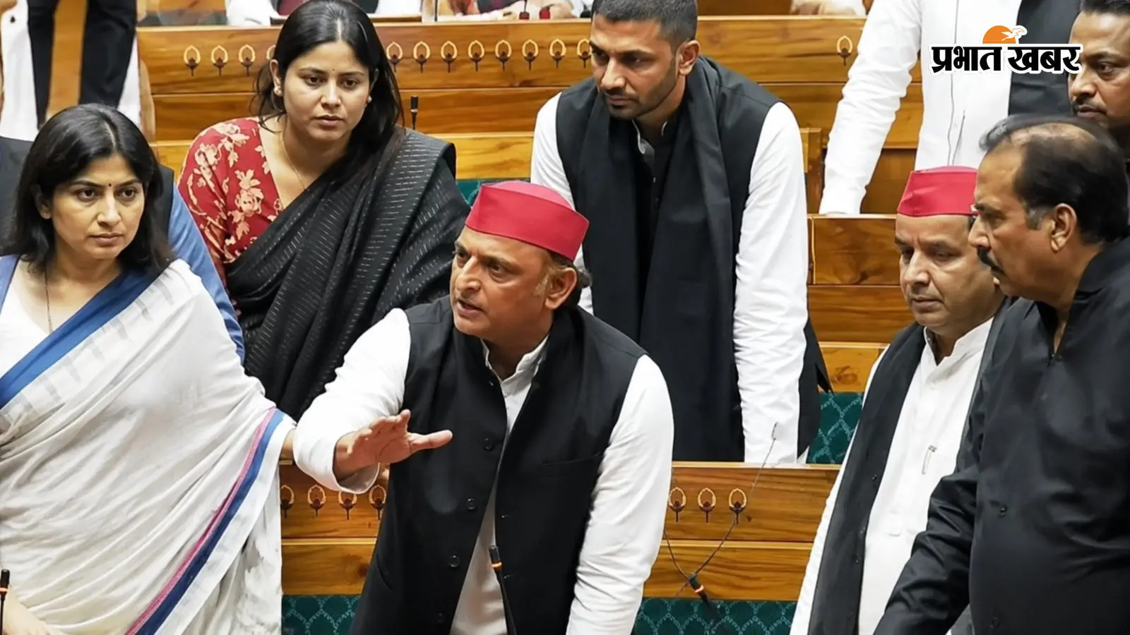 लोकसभा में भड़क उठे अखिलेश यादव, बोले- क्या लड़कियों के कपड़े फाड़ेंगे आप? बेटियों के साथ ऐसा व्यवहार क्यों?
