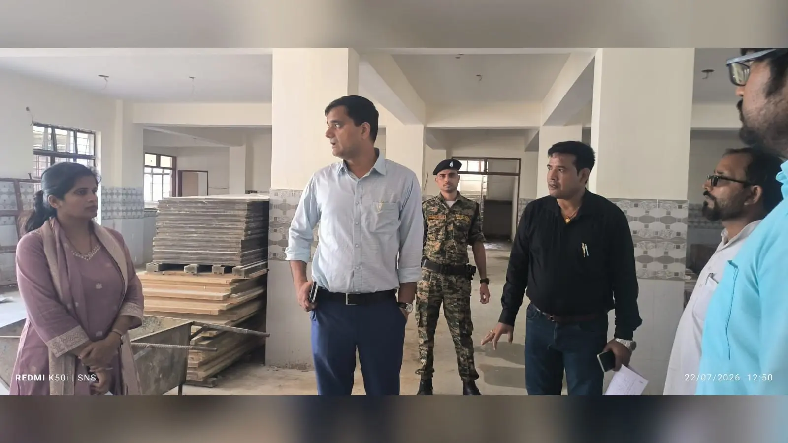 निर्माणाधीन अल्पसंख्यक आवासीय विद्यालय का डीएम ने किया निरीक्षण