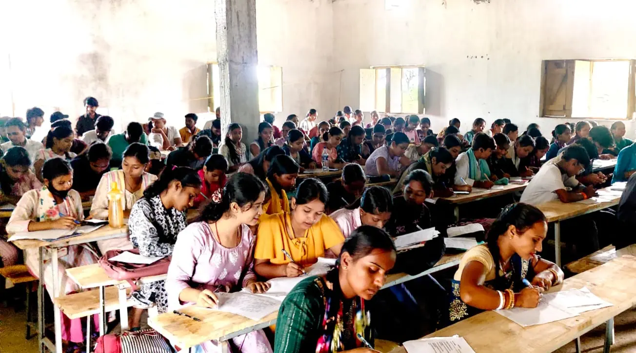 पिंड़रा डिग्री कॉलेज में 712 छात्रों ने दी बीए सेमेस्टर-2 की मिड टर्म परीक्षा, शांतिपूर्ण माहौल में हुआ आयोजन