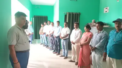 हाजीपुर: सड़क हादसे में दिवंगत आत्मा के उप निदेशक सियाराम साहू को बिदुपुर कृषि कार्यालय में दी गई श्रद्धांजलि