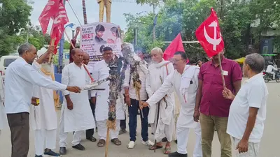 दिल्ली छात्र आंदोलन के समर्थन में जहानाबाद में प्रदर्शन, प्रधानमंत्री और शिक्षा मंत्री का फूंका पुतला
