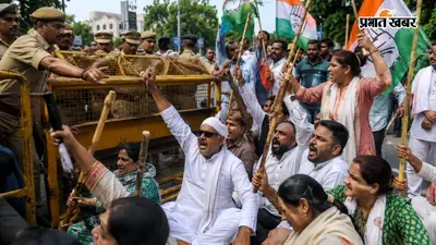 लखनऊ में BJP-कांग्रेस आमने-सामने, हजारों कार्यकर्ता हुए आक्रामक, महिलाएं भी लाठी-डंडे लेकर प्रदर्शन में उतरीं