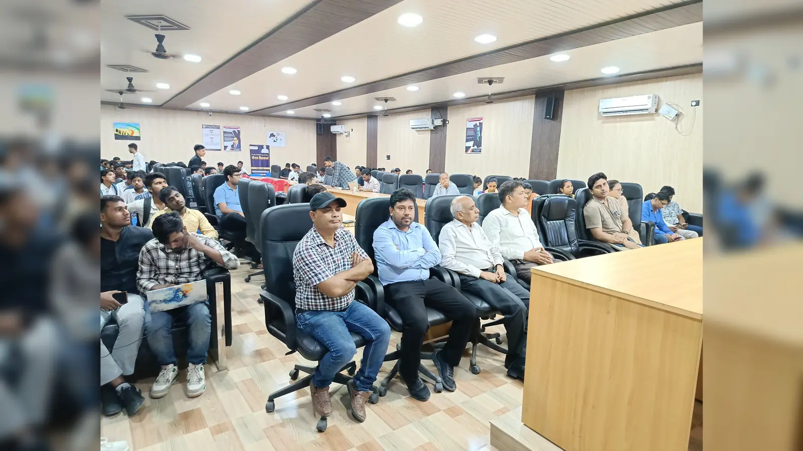 पिच डेक प्रेजेंटेशन पर हुआ जागरूकता कार्यक्रम. युवाओं को स्टार्टअप के लिए 10 लाख तक सीड फंड की जानकारी