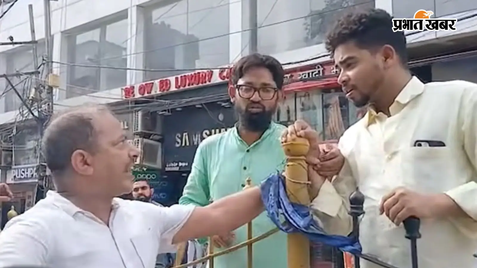 नीट पेपर लीक के विरोध में निकले राजभवन मार्च के दौरान प्रदर्शनकारियों में बहस, एक-दूसरे पर लगाए आरोप, देखें वीडियो...