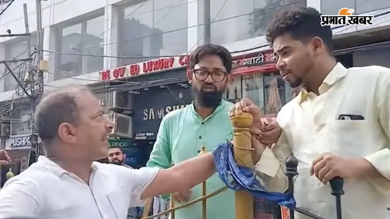 नीट पेपर लीक के विरोध में निकले राजभवन मार्च के दौरान प्रदर्शनकारियों में बहस, एक-दूसरे पर लगाए आरोप, देखें वीडियो...