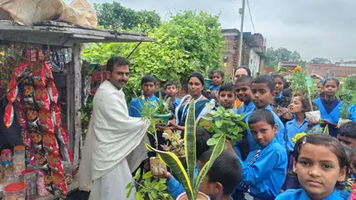 कैमूर: नुआंव में ‘एक पेड़ मां के नाम 3.0’ अभियान तेज, बच्चों ने निकाली जागरूकता पदयात्रा.