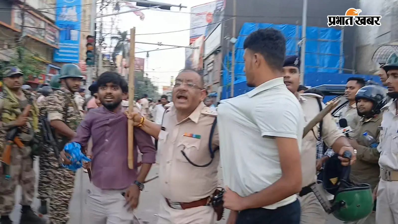 Patna Student Protest Live : दिनभर पुलिस से भिड़ते रहे प्रदर्शनकारी छात्र, पत्थरबाजी और लाठीचार्ज में दोनों ओर से कई घायल