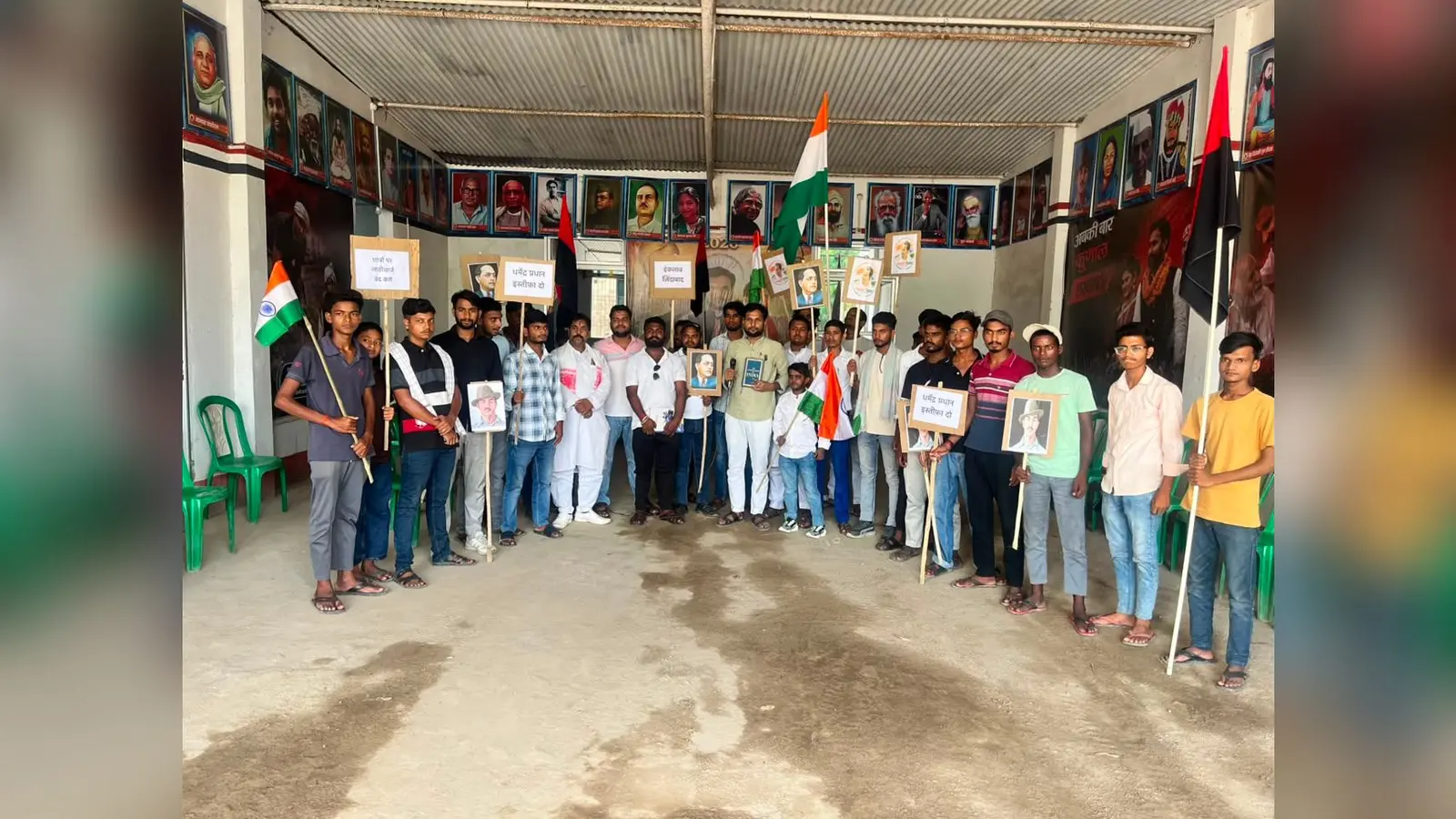 छात्रों पर पिटाई के विरोध में मधुबन के छात्रों का तिरंगा पैदल मार्च, शिक्षा मंत्री के इस्तीफे की उठी मांग