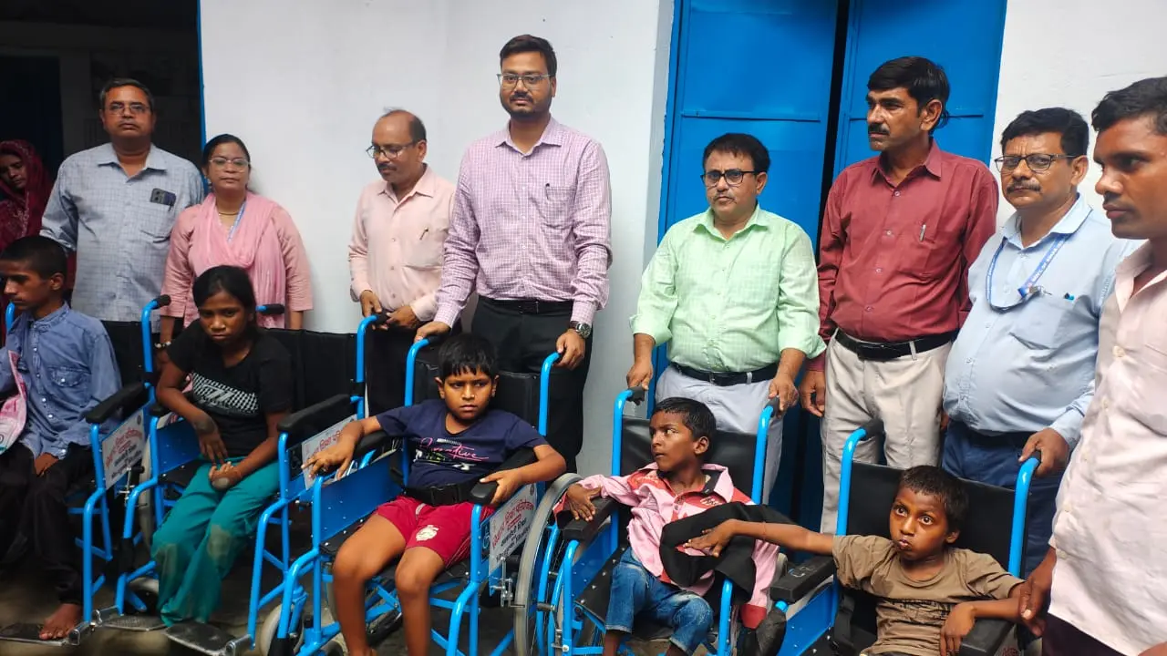बेतिया में 159 दिव्यांग बच्चों को मिले सहायक उपकरण, डे केयर सेंटर में हुआ वितरण