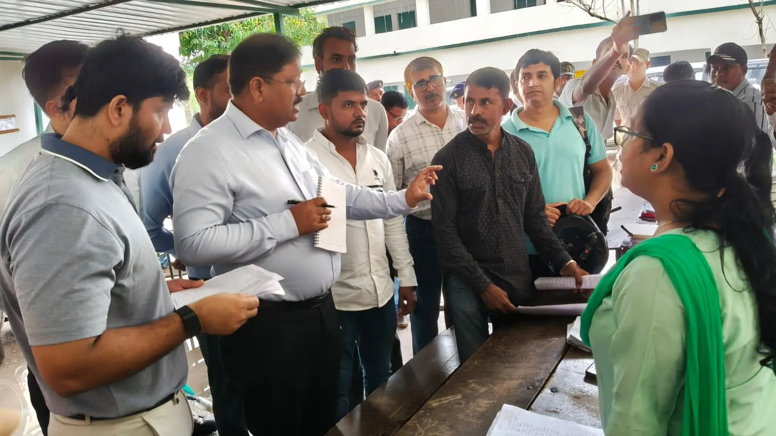 विशेष गहन पुनरीक्षण के कार्यों का अपर मुख्य निर्वाचन पदाधिकारी ने किया निरीक्षण