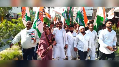 गोपालगंज: छात्रों पर लाठीचार्ज के विरोध में कांग्रेस का प्रदर्शन, मौनिया चौक पर फूंका पुतला