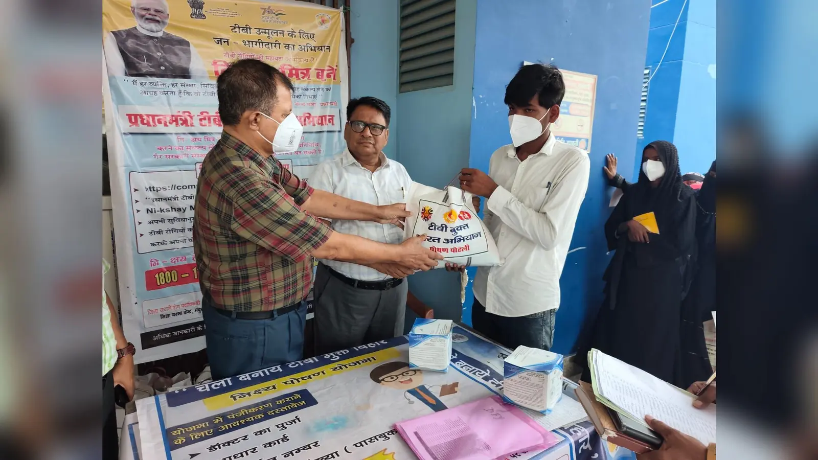 मधुबनी: टीबी मुक्त भारत अभियान के तहत 50 मरीजों को मिली फूड बास्केट