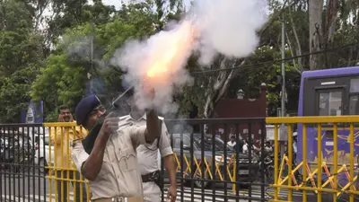 Patna Student Protest: पटना में छात्रों पर आंसू गैस और लाठीचार्ज, विधानसभा का गेट बंद, पुलिस और प्रदर्शनकारियों के बीच 6 घंटे तक झड़प