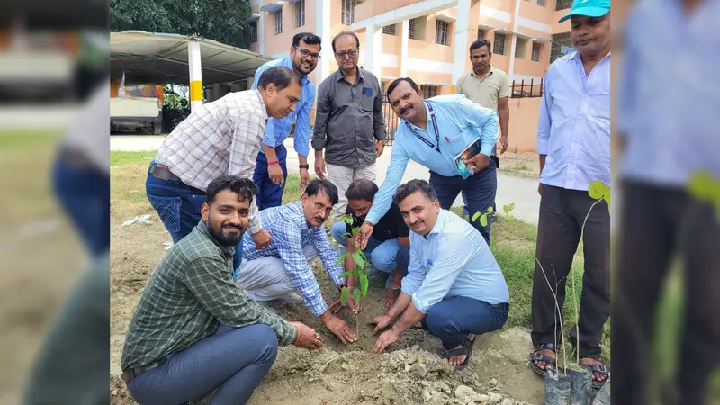 पूसा में पर्यावरण बचाने की पहल, डायट परिसर और स्कूलों में लगाए गए 300 पौधे