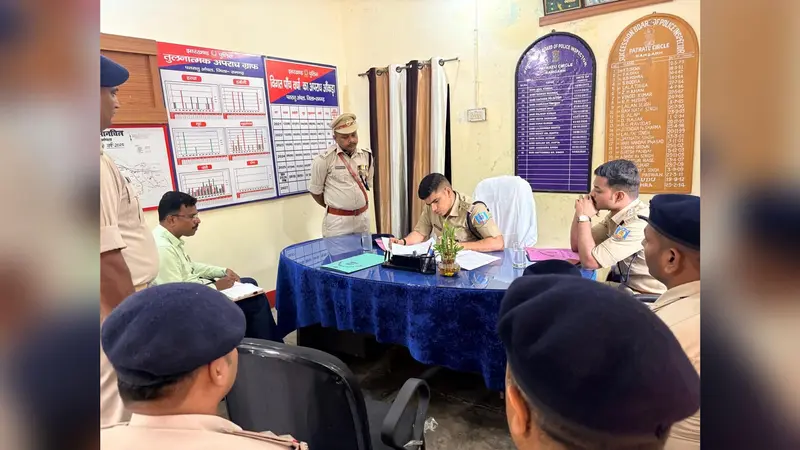 पुलिस अधीक्षक ने किया पतरातू अंचल निरीक्षक कार्यालय का वार्षिक निरीक्षण