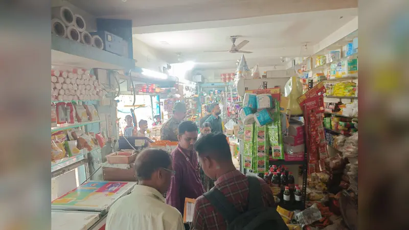 पांच दुकानों से एक्सपायरी सामान जब्त, दुकानदारों को चेतावनी