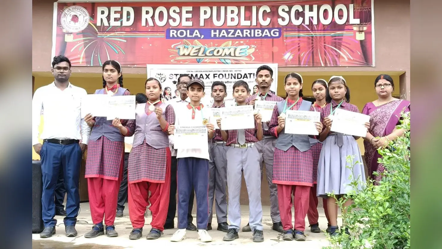 शिक्षा सम्मान यात्रा के तहत शिक्षक और विद्यार्थी हुए सम्मानित