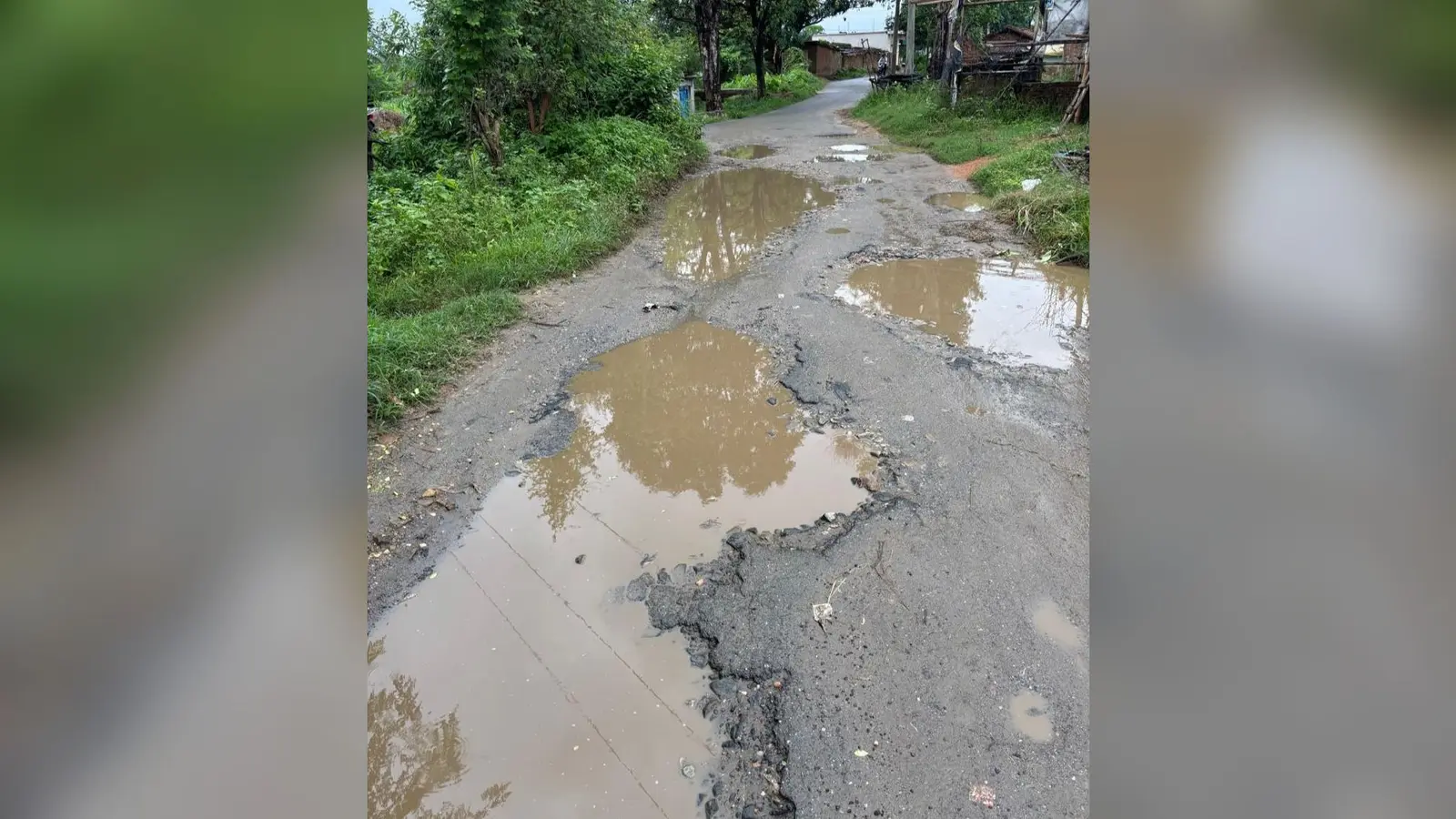 दो साल बाद भी शुरू नहीं हुआ सड़क निर्माण, संवेदक पर कार्रवाई की मांग