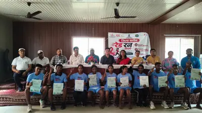 हाजीपुर में जिला स्तरीय रेड रन-2026 का आयोजन, 65 छात्र-छात्राओं ने दिया एचआईवी जागरूकता का संदेश