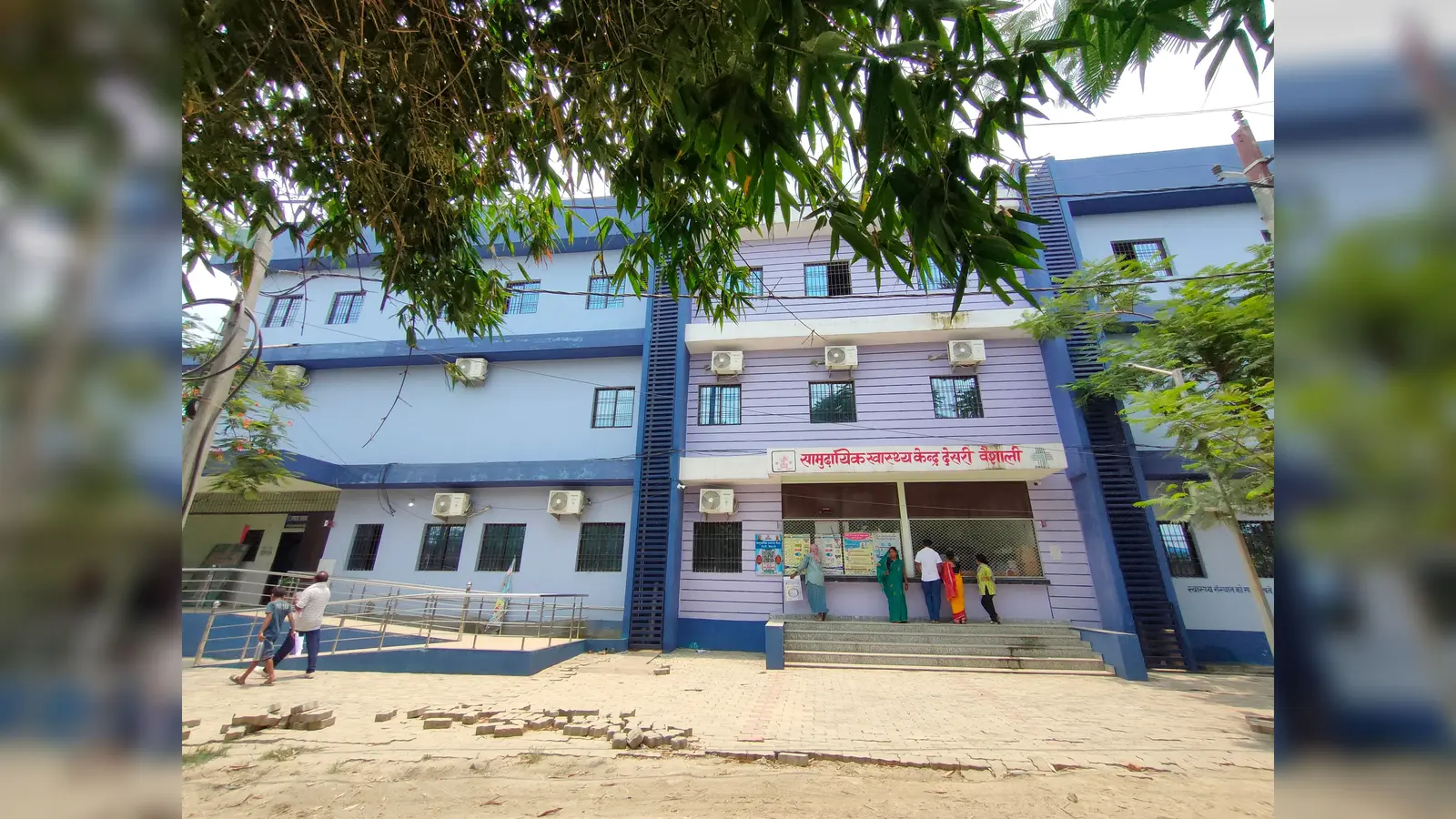 वैशाली: रोगी कल्याण समिति ने किया देसरी सीएचसी का निरीक्षण, प्रभारी चिकित्सा पदाधिकारी मिले अनुपस्थित