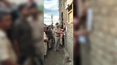 कुशेश्वरस्थान: महिषौत हत्याकांड के तीन फरार आरोपियों के घर इश्तेहार चस्पा