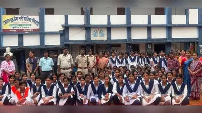 पुलिस का साइबर सुरक्षा व बाल विवाह रोकथाम अभियान, छात्राओं को किया जागरूक
