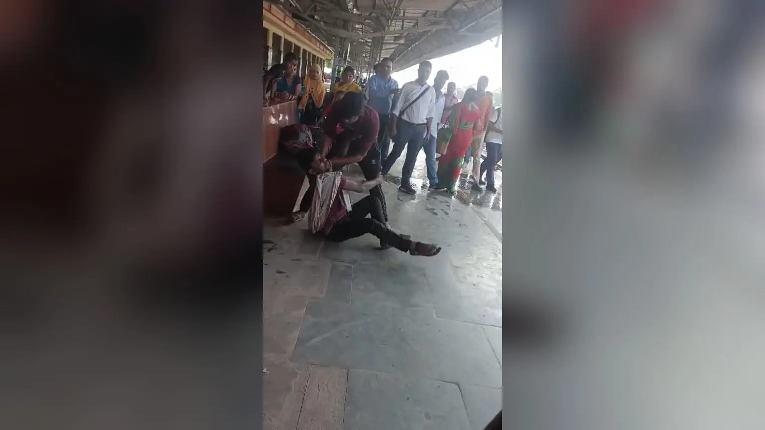 वैशाली: महनार रेलवे स्टेशन पर कैंटीन कर्मी और युवक के बीच मारपीट, स्टेशन परिसर में मचा हड़कंप