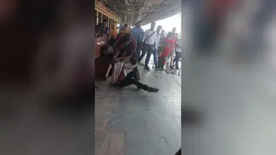 वैशाली: महनार रेलवे स्टेशन पर कैंटीन कर्मी और युवक के बीच मारपीट, स्टेशन परिसर में मचा हड़कंप
