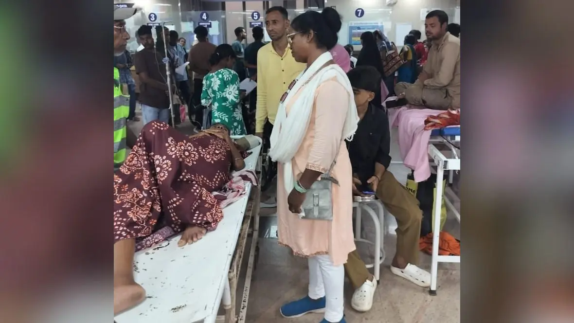 JMM के प्रतिनिधिमंडल पहुंचे एमजीएम अस्पताल, जाना मलेरिया मरीजों का हाल जाना