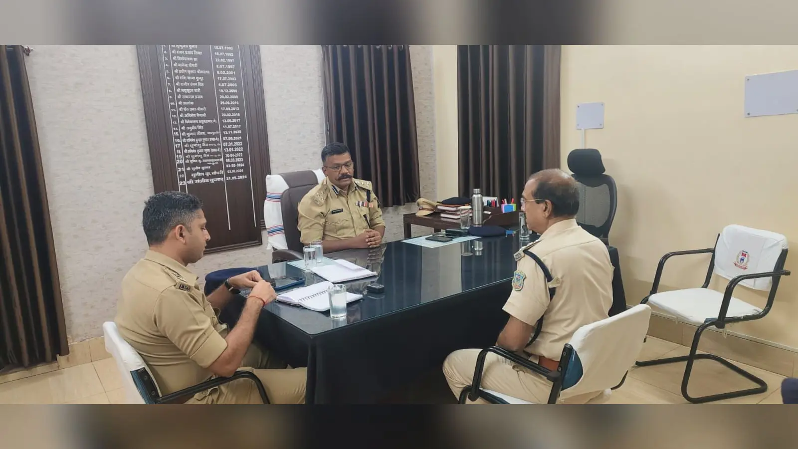 लंबित मामलों का जल्द निपटारा करें और दागियों पर रखें नजर : DIG कोल्हान