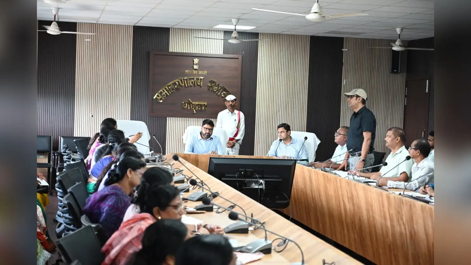 समाज कल्याण योजनाओं को लेकर समीक्षा बैठक, पात्र लाभुकों को समय पर लाभ देने का निर्देश