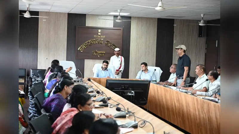 समाज कल्याण योजनाओं को लेकर समीक्षा बैठक, पात्र लाभुकों को समय पर लाभ देने का निर्देश