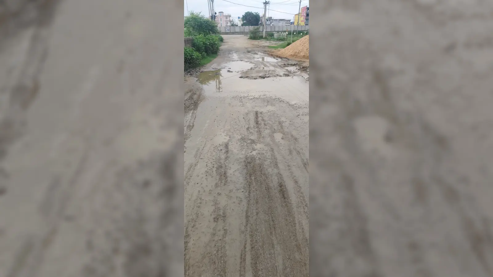 औरंगाबाद में क्षत्रिय नगर की जर्जर सड़क बनी मुसीबत, बारिश में गड्ढों और कीचड़ से लोगों का निकलना हुआ मुश्किल