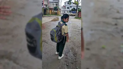 भारी स्कूल बैग से झुक रहे नौनिहालों के कंधे, बढ़ रही स्वास्थ्य संबंधी चिंता