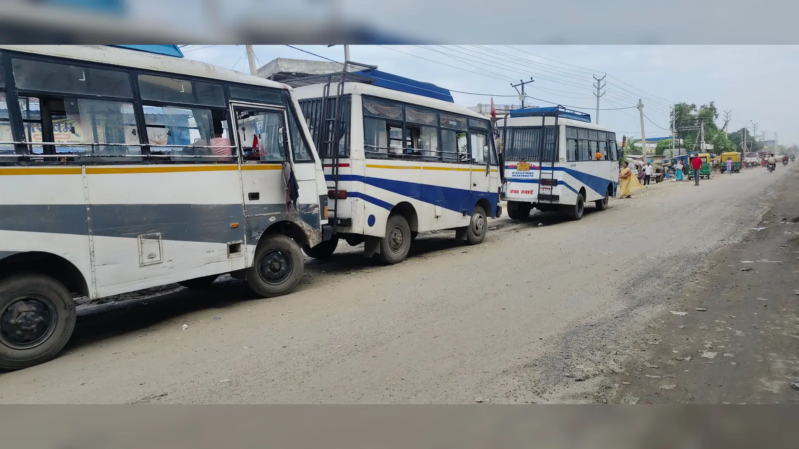 औरंगाबाद : ओवरब्रिज के पास सड़क पर बसों का अवैध पड़ाव, जाम और हादसे का बढ़ा खतरा, परिवहन विभाग के आदेश बेअसर