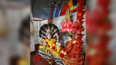 मंदार के अष्टकमल मंदिर में उमड़ी श्रद्धालुओं की भीड़, भगवान विष्णु-लक्ष्मी की पूजा से गूंजा पापहारिणी सरोवर
