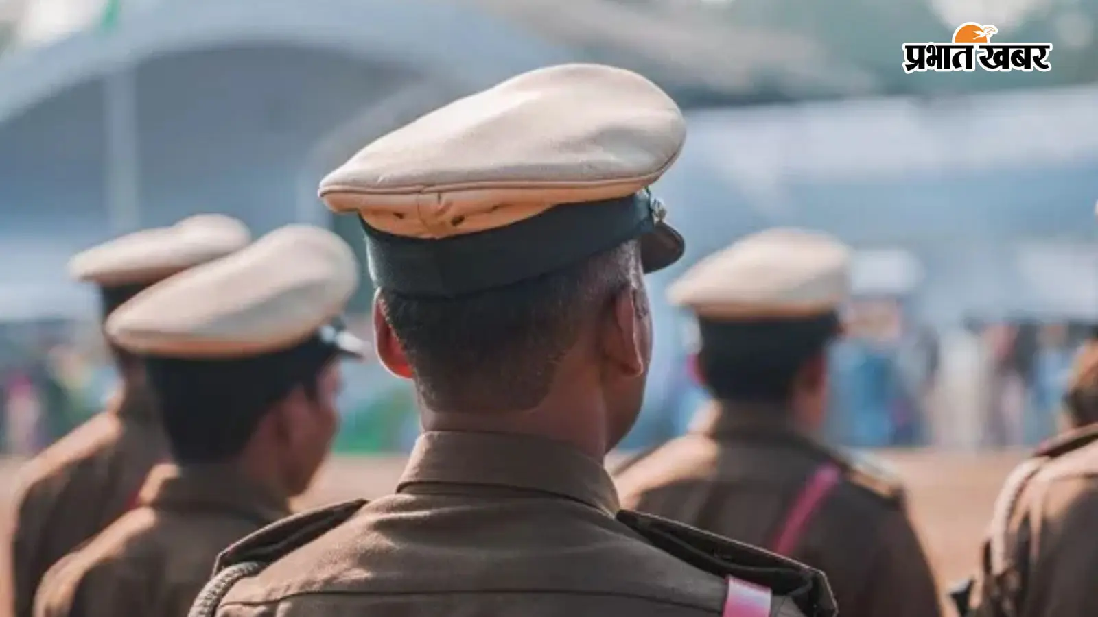 गया जी: सिपाही भर्ती परीक्षा से पहले लॉज में चल रहा था सॉल्वर गैंग का सिंडिकेट, पुलिस की रेड पड़ते ही ब्रेजा कार से फरार हुए सदस्य, एक धराया